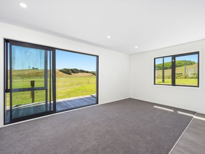 1514 Run Road, Tapora