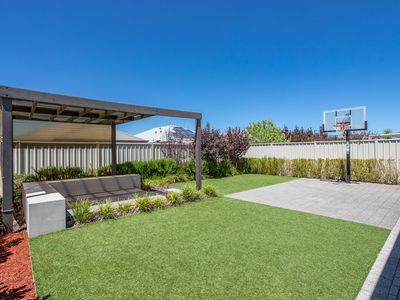 21 Manhattan Concourse, Hilbert