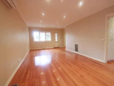 2 / 6 Macrina Street, Oakleigh East