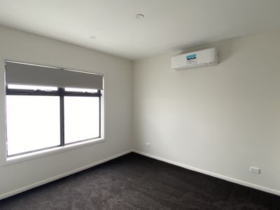 2 / 18 Whitelaw Street, Reservoir