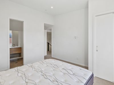 B / 74 London Street, Dunedin Central