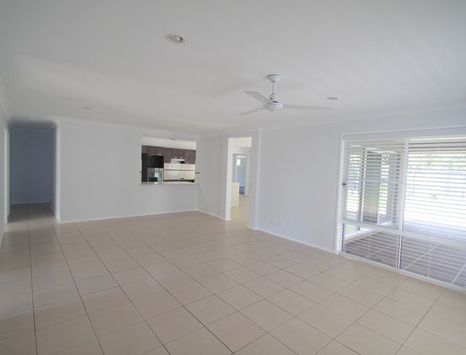 Large family home Peregian Springs image 6
