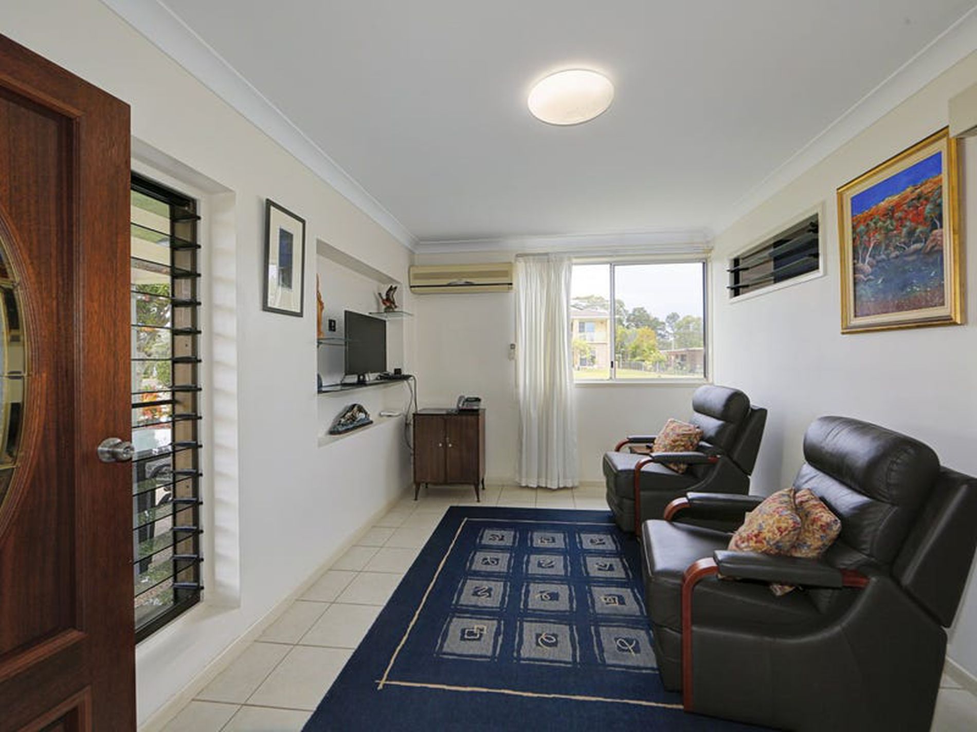 9 Fifth Avenue, Woodgate