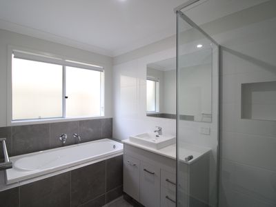 185 Greenview Ave, White Rock