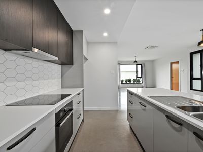 2 / 54 Landsborough Avenue, Newstead