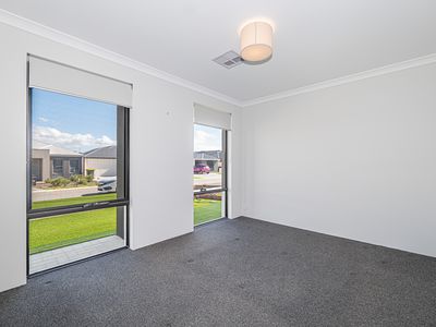 12 Munglinup Road, Hilbert