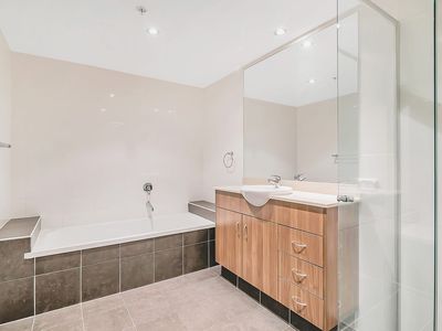 805 / 1 Como Crescent, Southport