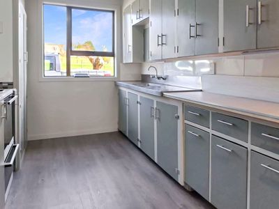 15 Sinclair Avenue, Nightcaps