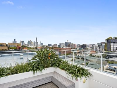 708 / 113 Commercial Road, Teneriffe