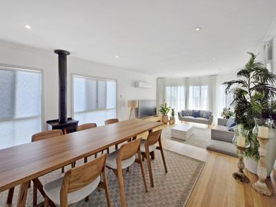 24 Crouch Avenue, Atherton