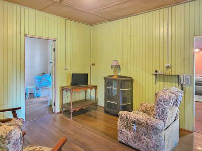 6 Golf Links Road, Atherton