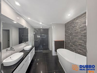 35 Amadeus Avenue, Dubbo