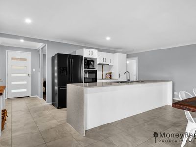 8 Ferry Place, Logan Village