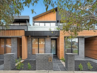 2J Newcastle Street, Thornbury