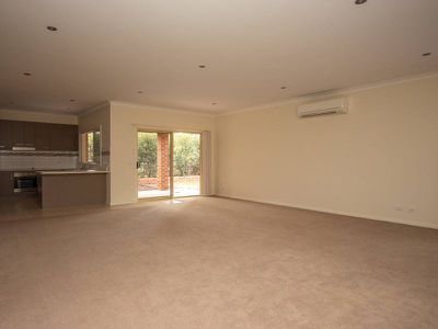 2 / 77 Cambridge Drive, Mansfield