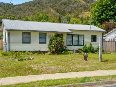 4 Beauty Avenue, Mount Beauty