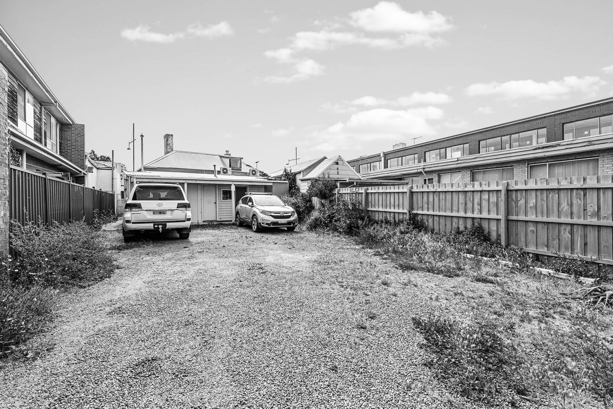 92 Douglas Parade, Williamstown