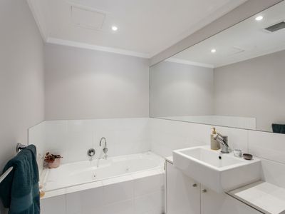 20 / 138 Mounts Bay Road, Perth