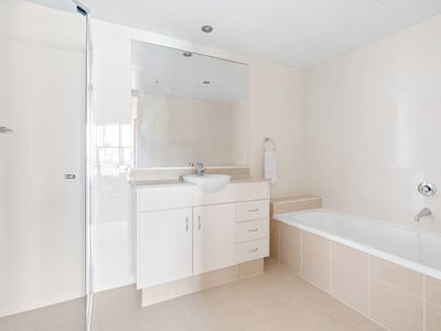 2405 / 1 Como Crescent, Southport