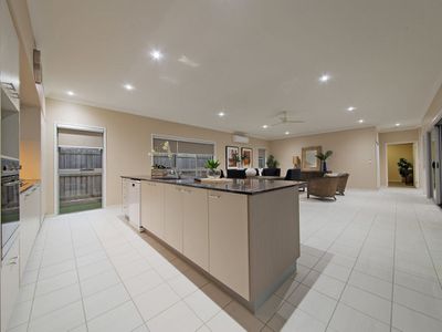 21 Margaret Crescent, Wakerley