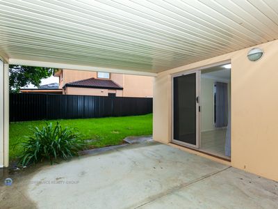 1 / 8 Hialeah Crescent, Helensvale