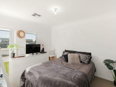 24 Nyilla Approach, Baldivis