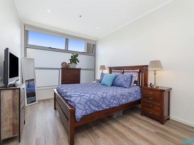 8 / 51 Curie Avenue, Oak Park