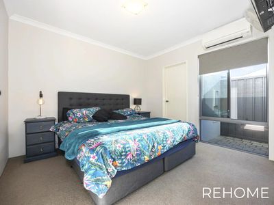 1 / 30 Lovegrove Way, Morley