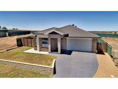 11 Pelagic Court, Dubbo