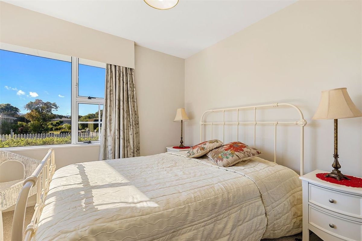 8 Dunstan Crescent, Hornby