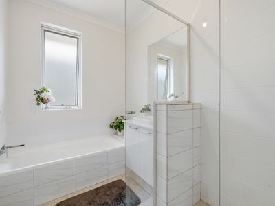 12 Pavarotti Vista, Hammond Park