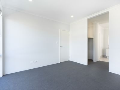 16 Tarot Grove, Baldivis