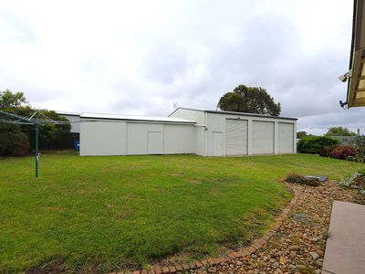 8 Border Road South, Donovans