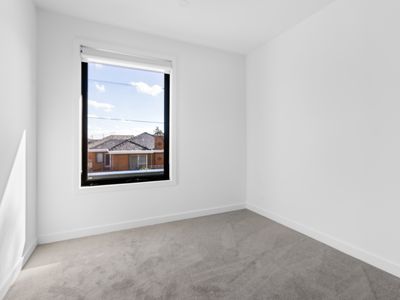 36 Stapley Crescent, Altona North