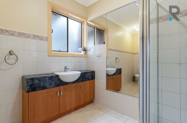 11 Roycroft Road, Roxburgh Park
