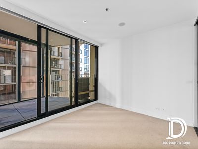 915 / 677 La Trobe Street, Docklands
