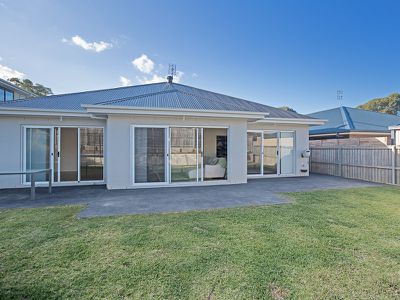8 Edgewater Drive, Morisset Park