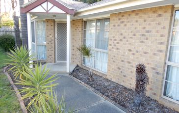 156 Lawless Drive, Cranbourne North