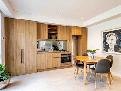 2 / 9 Lord Street, Newtown