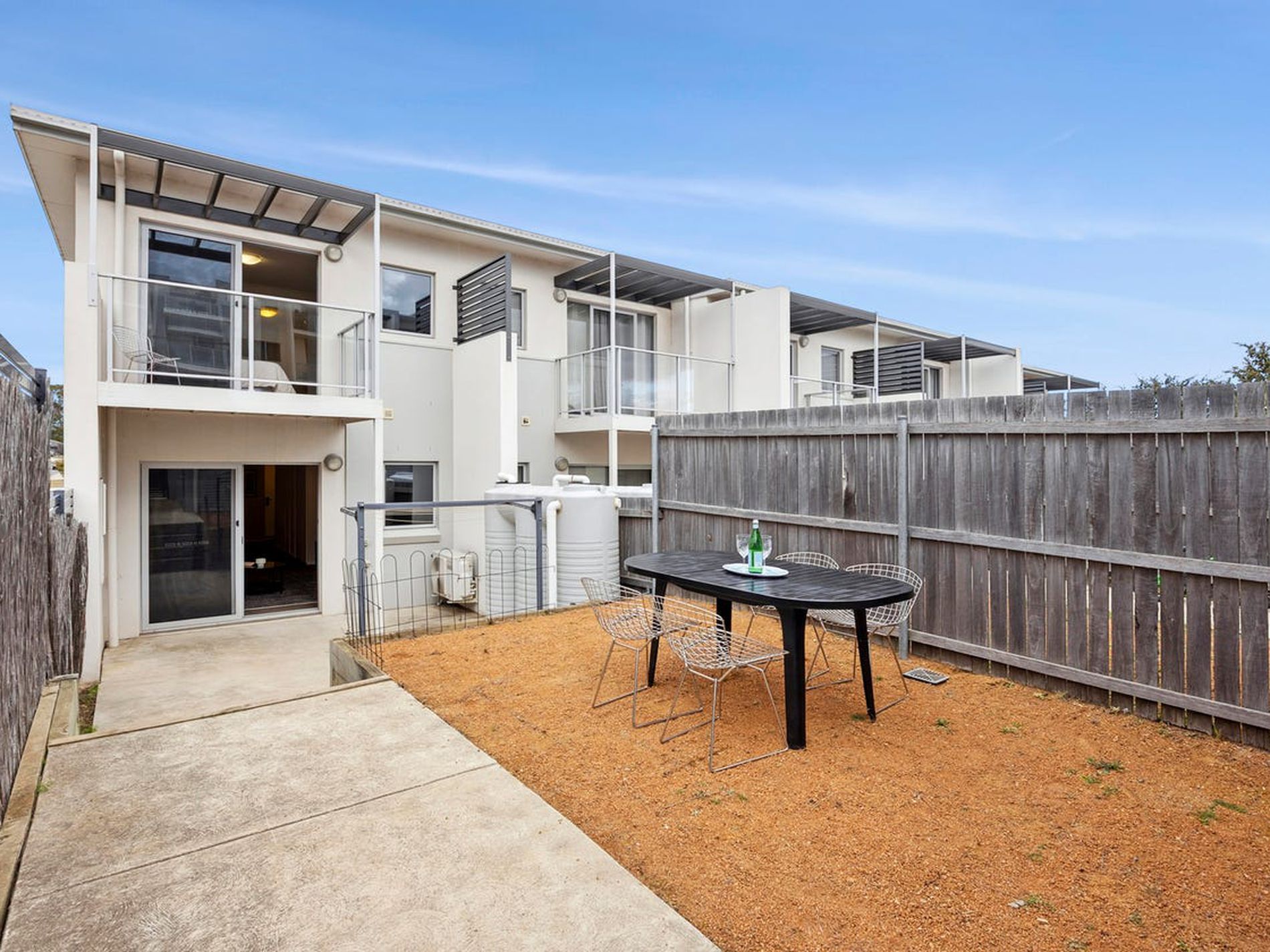 140 / 142 Mapleton Avenue, Harrison