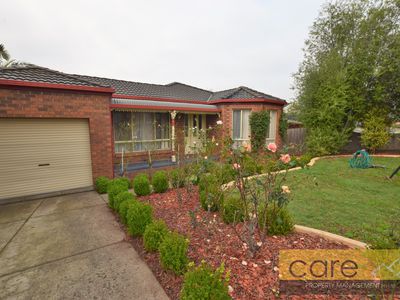 8 Sallybrook Circuit, Narre Warren