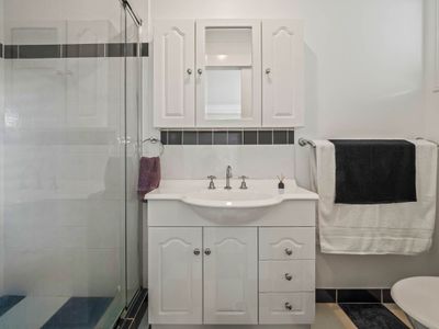 6 Bartlett Terrace, Redland Bay