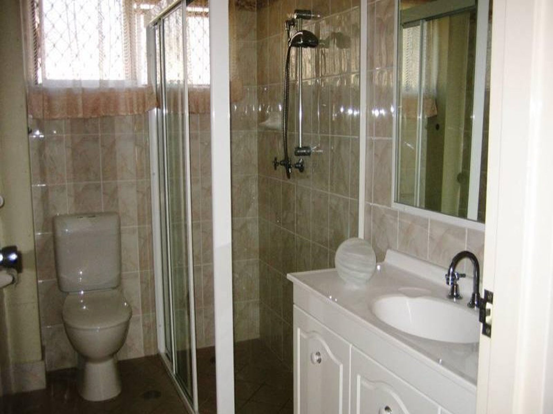 2 / 2 Denison Avenue, Barrack Heights