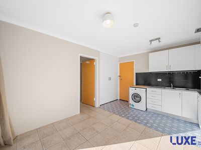 8c / 52 Deloraine Street, Lyons