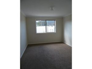 2 / 110 Greta Drive, Hamilton Valley