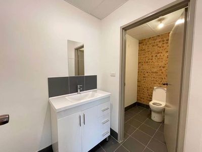 Level 1, Unit 2 / 25 Bearing Road, Seven Hills