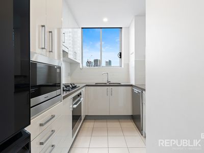 1102 / 4 COMO CRESCENT, Southport