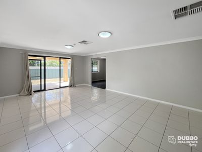 12 Glenshee Close, Dubbo