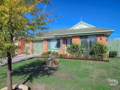 11 Macleod Way, Lynbrook