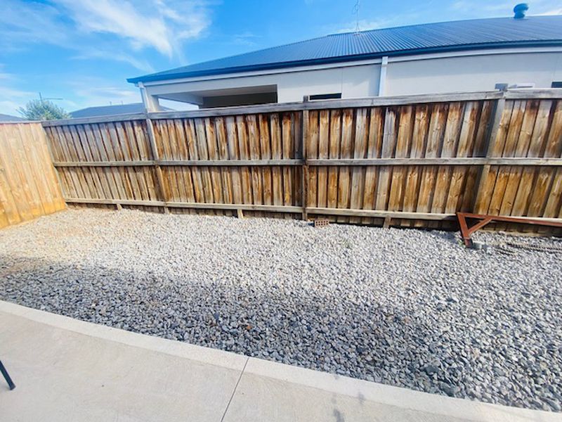 23 Chromite Circuit, Weir Views